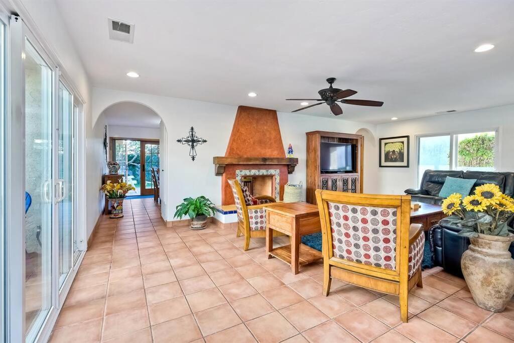 Great Group Retreat! Hacienda Decor, Spacious Floor Plan, Private Backyard Карлсбад Екстер'єр фото