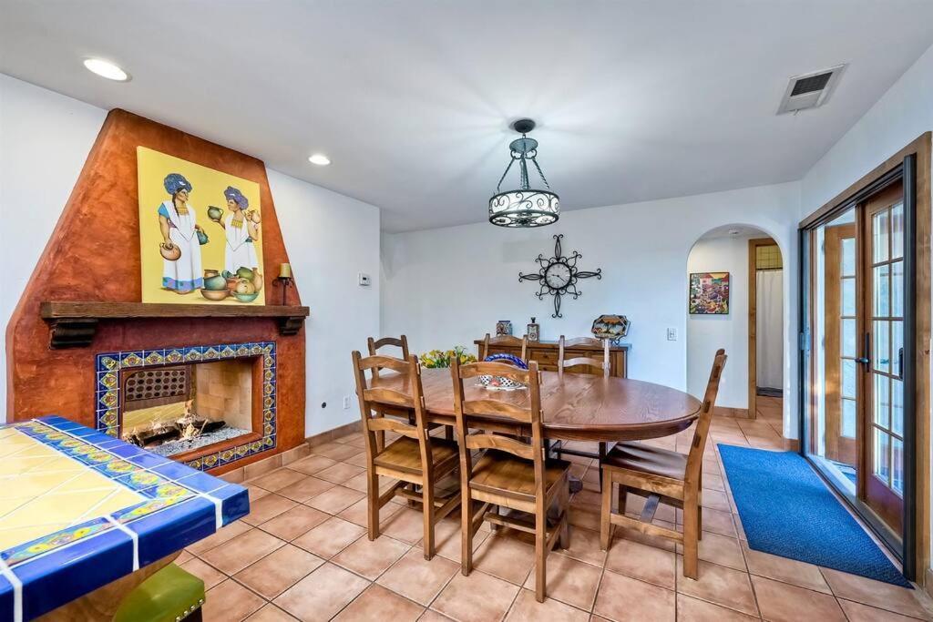 Great Group Retreat! Hacienda Decor, Spacious Floor Plan, Private Backyard Карлсбад Екстер'єр фото